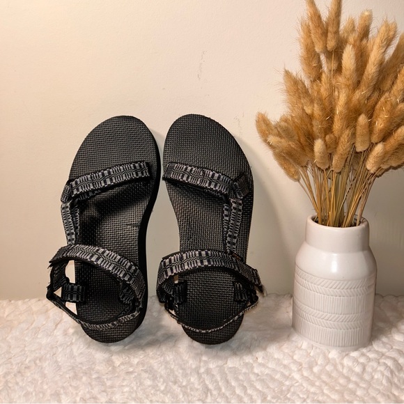 TEVA Women’s Flatform Universal Sandal. Black Size 8 - Picture 6 of 10